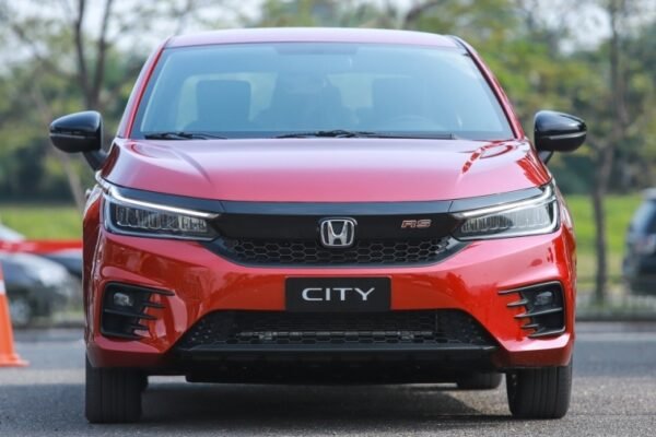 B-class sedan segment in April 2023: Honda City `usurps` Hyundai Accent 3