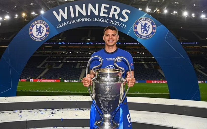 Fans sent emotional messages when Thiago Silva confirmed his departure from Chelsea 4