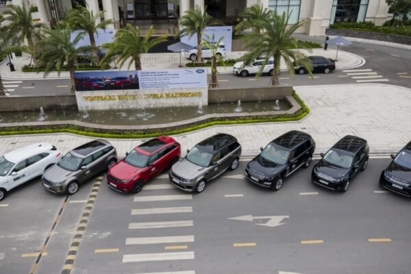 Jaguar Land Rover Vietnam offers `huge` incentives nationwide 3