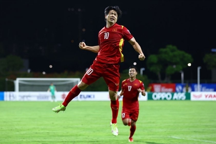 Who will take on the responsibility of scoring goals in Vietnam national team? 6