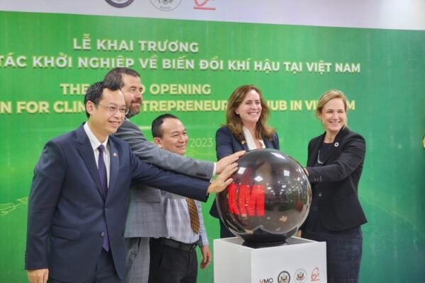 Vietnam and the US open the first climate change startup center in Asia 0