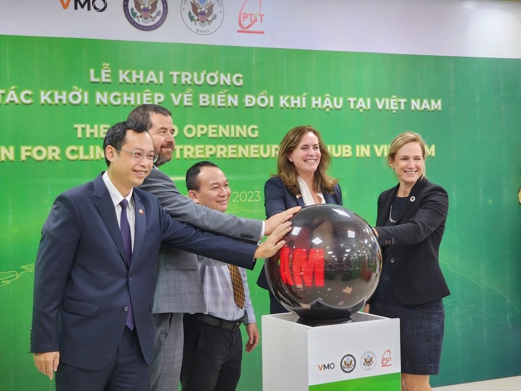 Vietnam and the US open the first climate change startup center in Asia 0